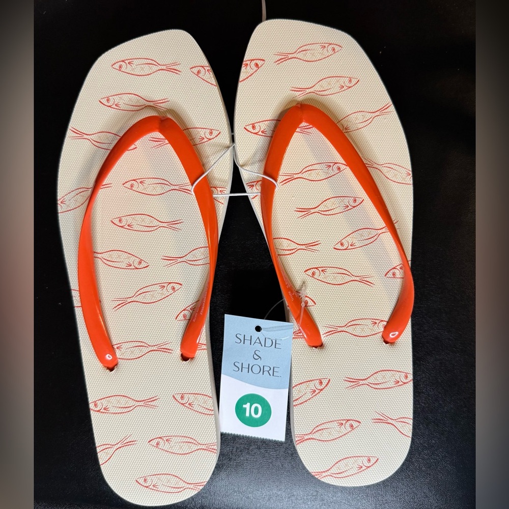 Shade & Shore Orange Fish Pattern Flip Flop Sandals, NEW (CL)